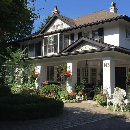 Bernard Gray Hall Bed And Breakfast ナイアガラオンザレイク エクステリア 写真