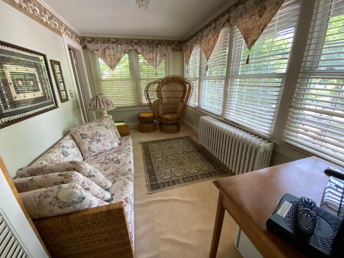 Bernard Gray Hall Bed And Breakfast ナイアガラオンザレイク エクステリア 写真