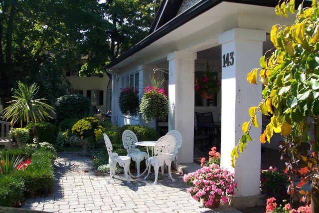 Bernard Gray Hall Bed And Breakfast ナイアガラオンザレイク エクステリア 写真