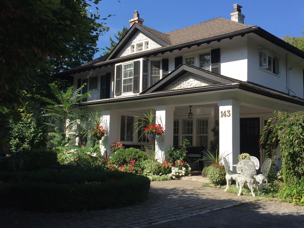 Bernard Gray Hall Bed And Breakfast ナイアガラオンザレイク エクステリア 写真